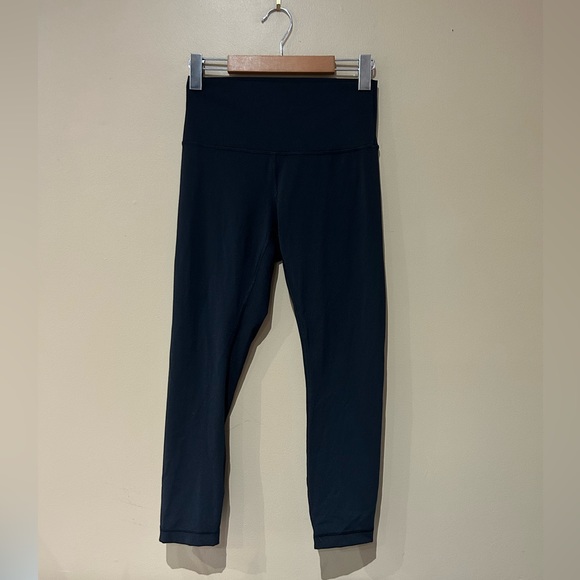 Lululemon athletica leggings//capris size 6 - Picture 1 of 3